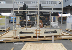 北京精密設備搬運在進行精密儀器打底座